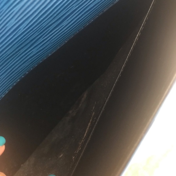 LOUIS VUITTON Stunning blue Louis Vuitton Epi clutch bag   EUC , rare  color - Picture 15 of 16